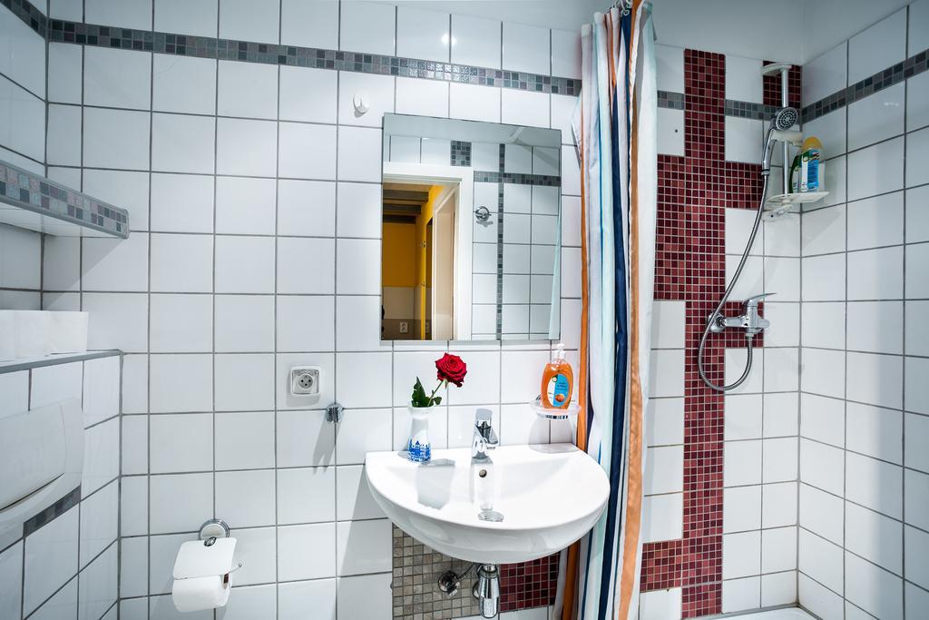 Live Like Locals: Market Square X Jewish District Apartment *