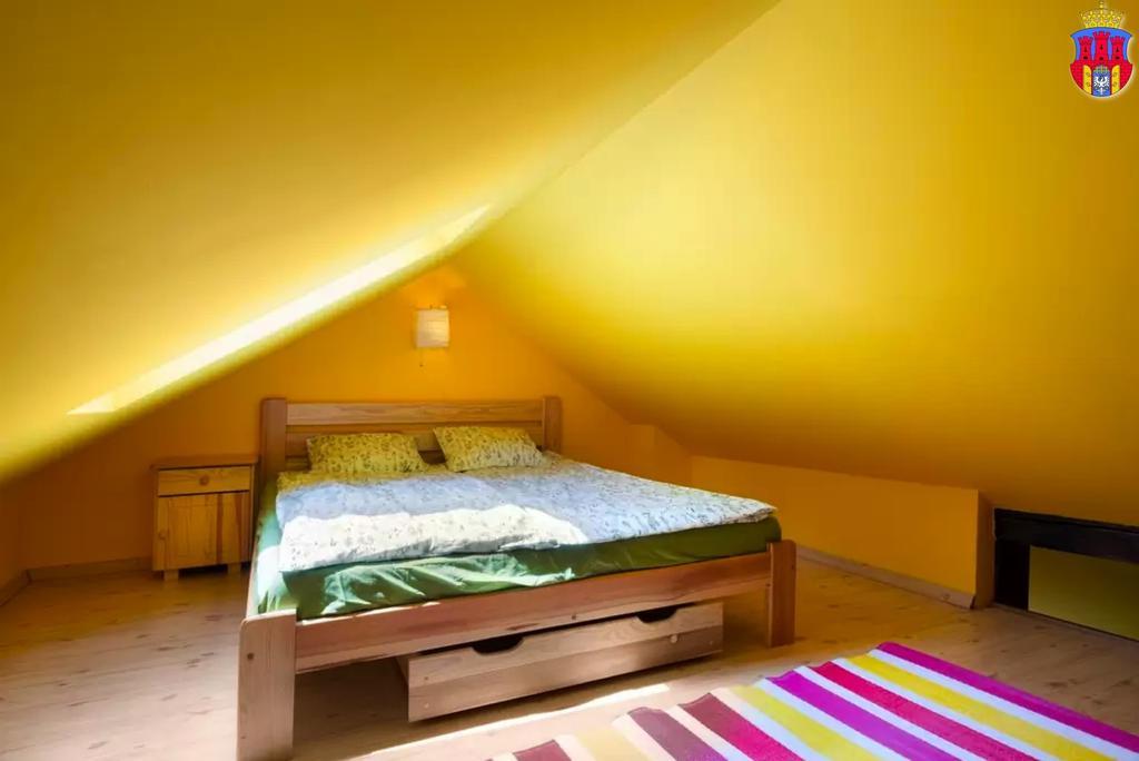 Live Like Locals: Market Square X Jewish District Apartment