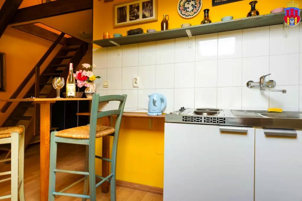 Live Like Locals: Market Square X Jewish District Apartment