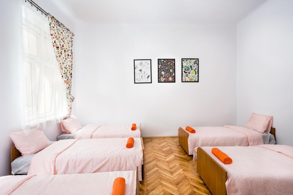Live Like Locals: Market Square X Jewish District Apartment *
