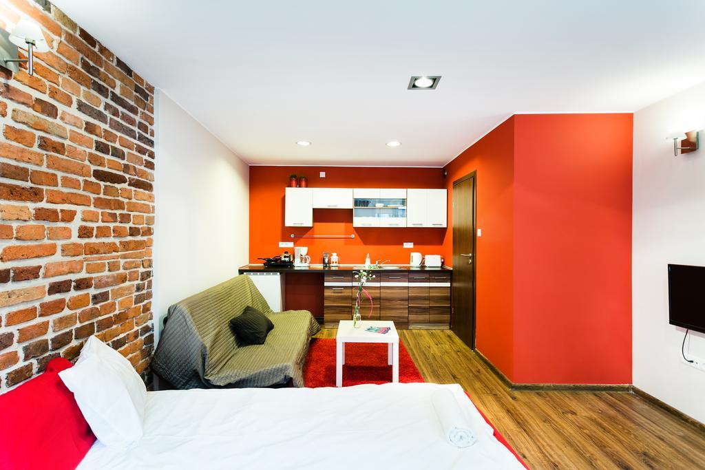 Live Like Locals: Market Square X Jewish District Apartament