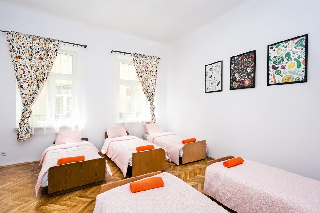 Live Like Locals: Market Square X Jewish District Apartament